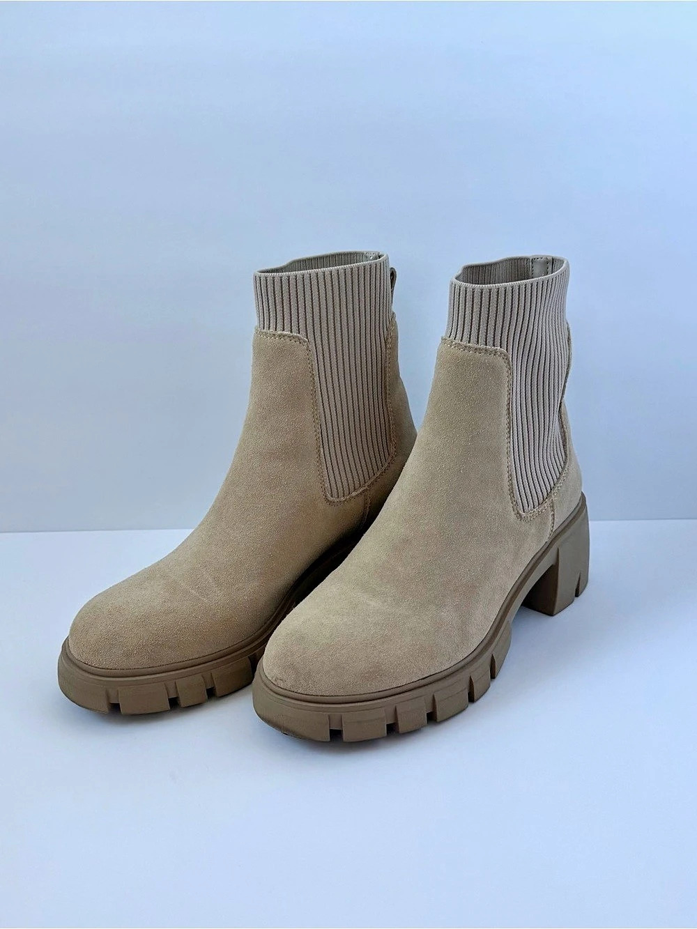 Steve Madden Hutch Sand Suede Chelsea Lug Ankle Boots Women’s 9